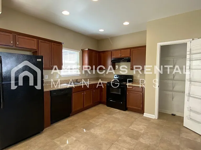 133 The Heights Dr — Photo 7