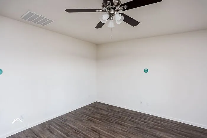 471 London Dr — Photo 11