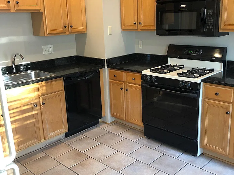 1453 W Broad St #1 — Photo 3