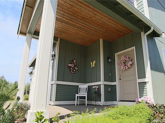 3rd image of 500 E Huckleberry St