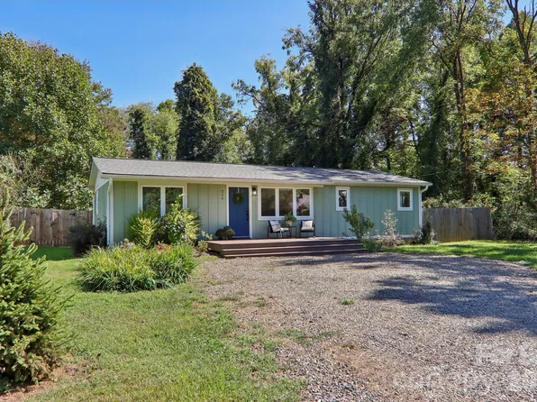 216 Vance Ave, Black Mountain, NC 28711