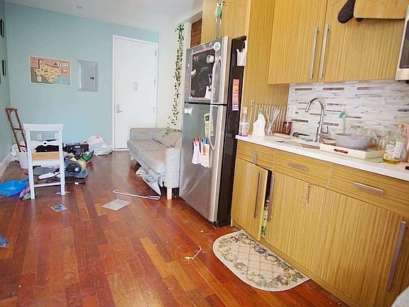 4th image of 775 Hart St #3A