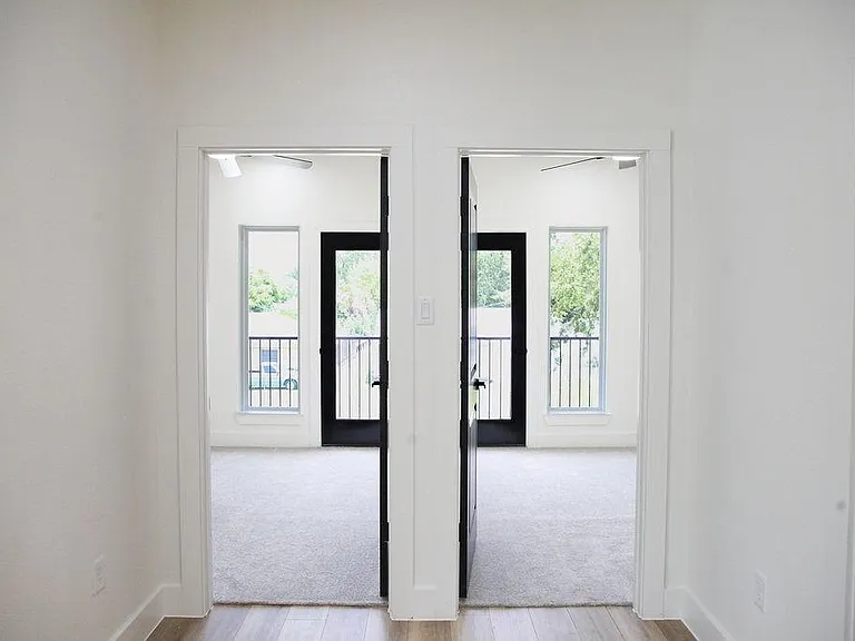 7134 Saint Augustine St — Photo 15