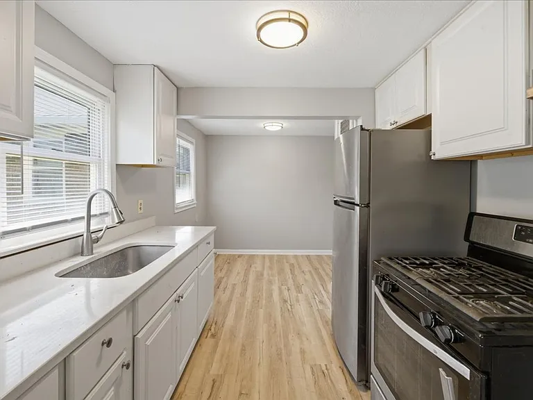 5010 Brookville Rd — Photo 6