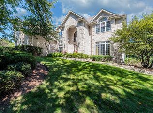 3202 Greenwood Ln, Saint Charles, IL 60175