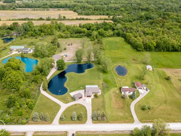 7360 Frith Rd, Saint Clair, MI 48079
