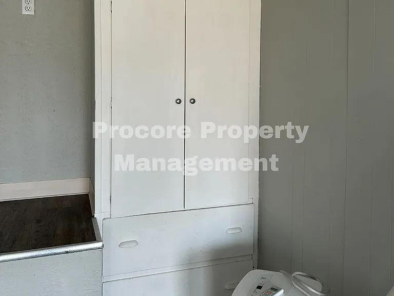 303 S Ivy St — Photo 6