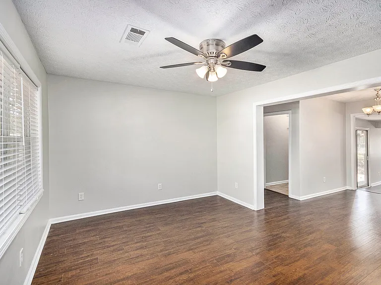 1602 Sycamore Dr NW — Photo 10