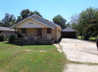 204 Walnut Ave, Comanche, OK 73529