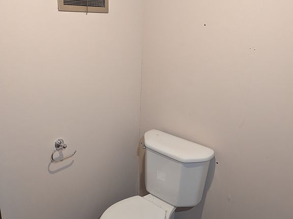 5th image of 908 N Tyler Ave