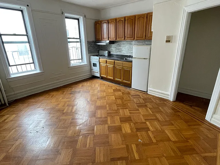 1402 W 4th St #1 — Photo 3