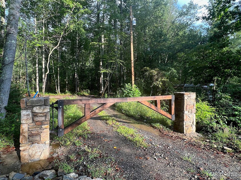 1st image of 100 Mountain Spring Dr