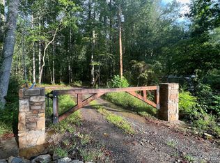 100 Mountain Spring Dr, Hendersonville, NC 28739