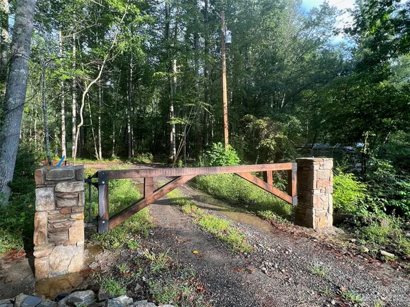 100 Mountain Spring Dr, Hendersonville, NC 28739