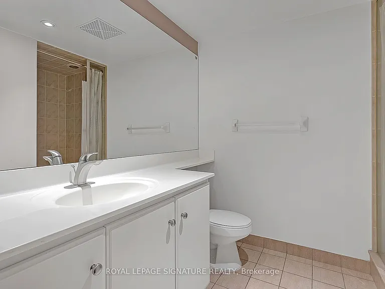 270 Wellington St W #710 — Photo 26