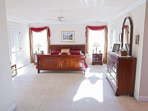 5th image of 5909 Berryville Ct