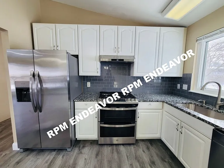 2029 Kentmore Ln — Photo 7
