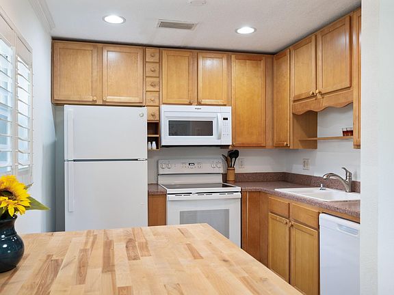 5th image of 77 Royal Oak Court #102