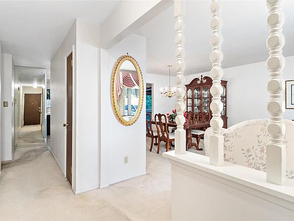 3rd image of 4642 Lodgewood Ln