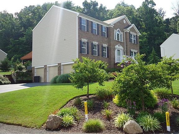 2nd image of 219 Chanticleer Cir