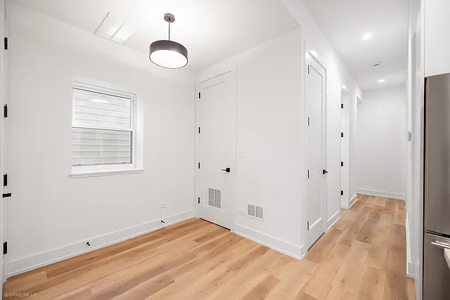 2113 N Kenmore Ave #2 — Photo 11