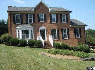 4133 Pinecrest Dr NE, Hickory, NC 28601