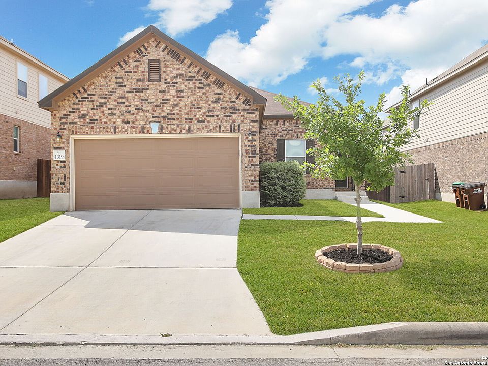 1st image of 1319 E Hawk Court