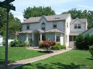 940 Park Ln N, Franklin Square, NY 11010