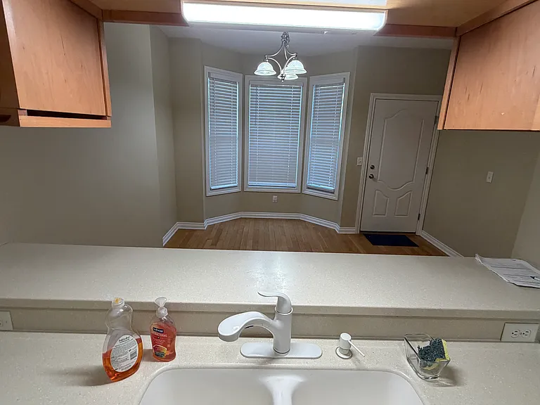 2122 Clinton St — Photo 12
