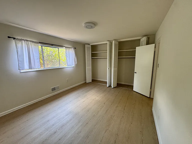 10650 Weymouth St #204 — Photo 6