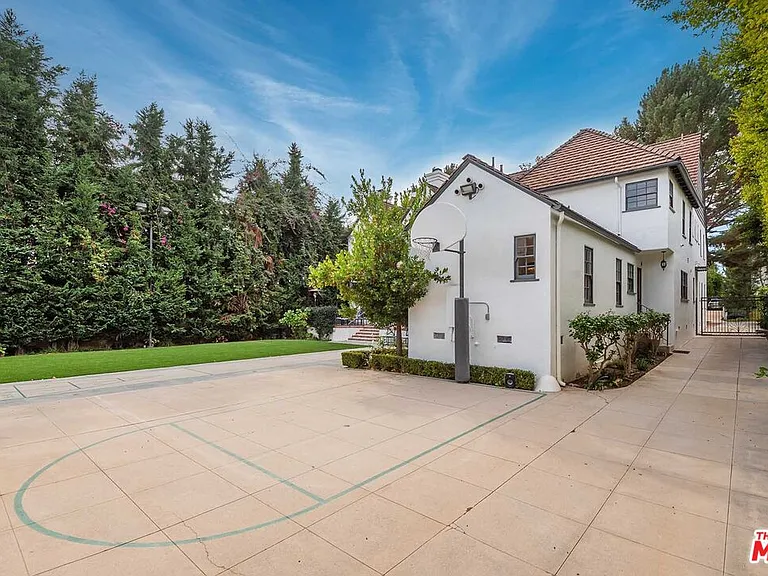 628 N Sierra Dr — Photo 53