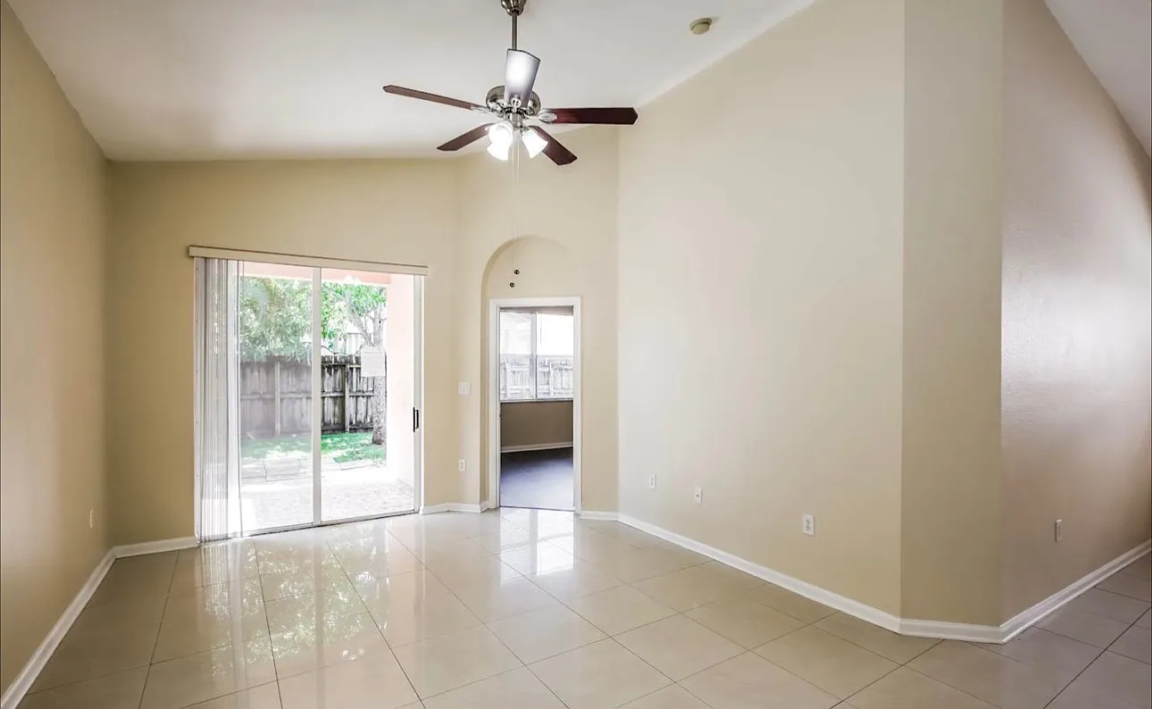 3 bed, 1643 sqft, $2,295 — Photo 1