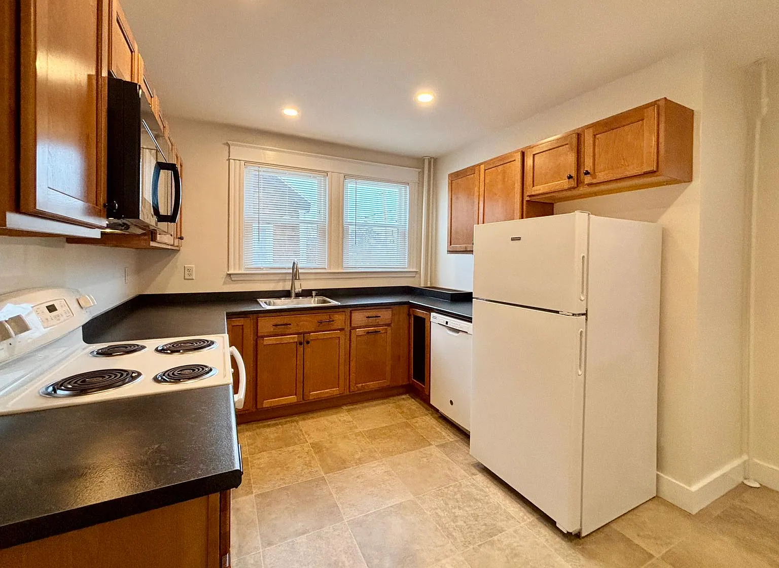 2 bed, 1100 sqft, $2,450 — Photo 1