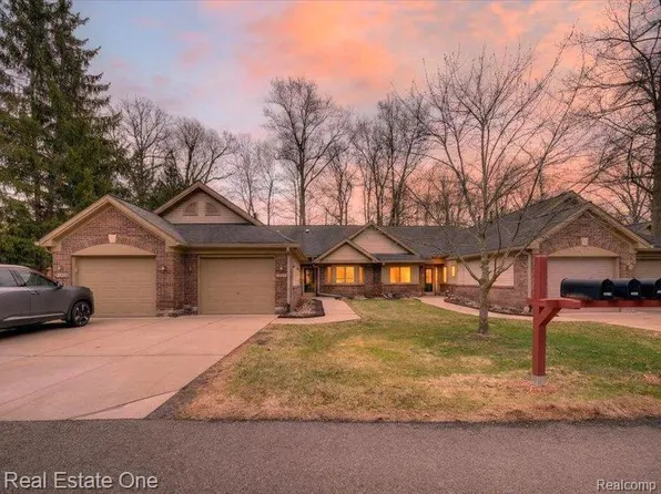 21338 Mulberry Ct #52, Farmington, MI 48336