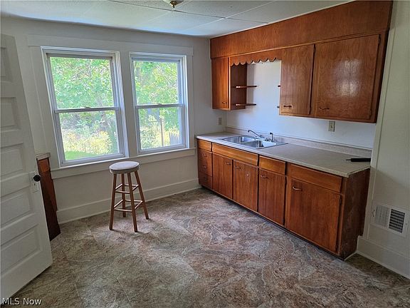 4th image of 442 Garfield St