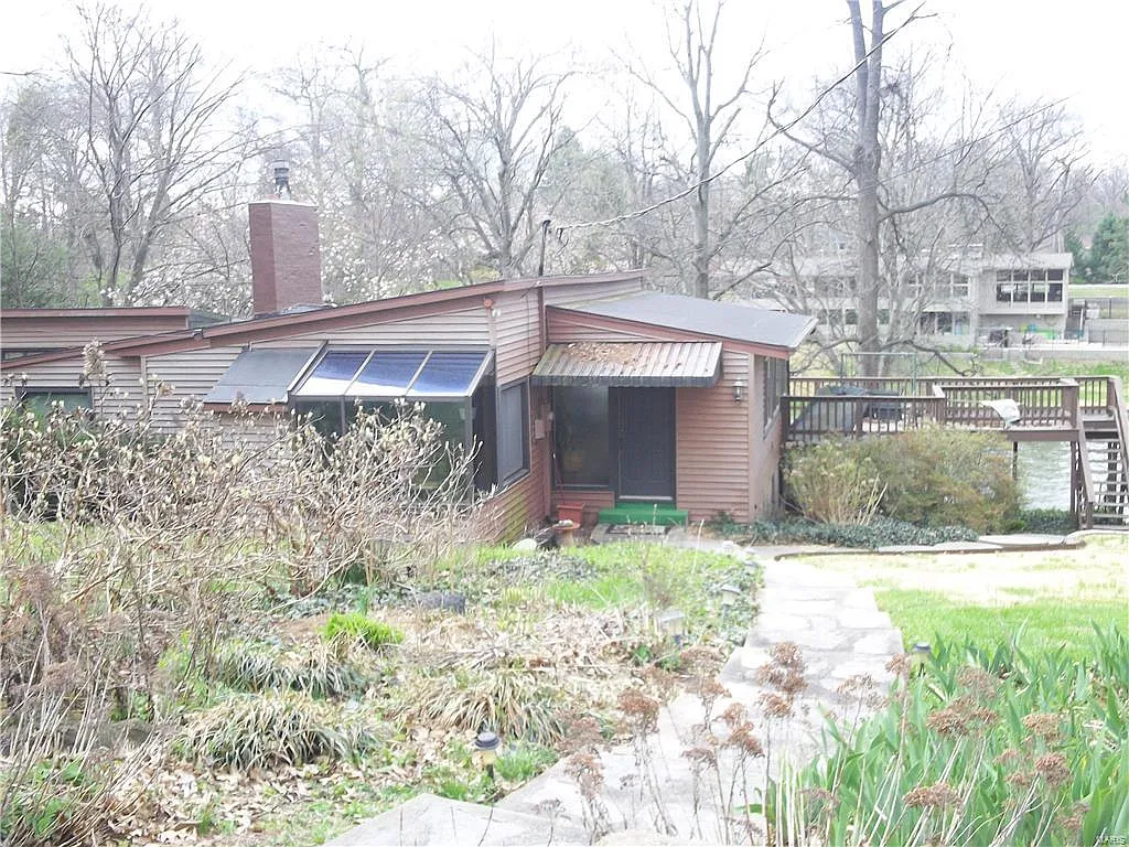 304 W Lake Dr photo 1