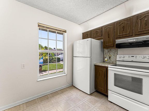 5th image of 713 Nantucket Circle #B