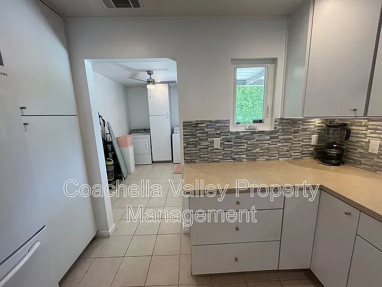 2960 N Cypress Rd — Photo 33