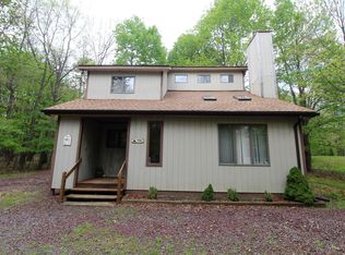 6 Carmen Gln, Albrightsville, PA 18210