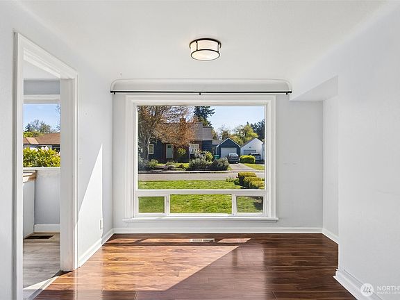 2nd image of 3209 Pear Street SE