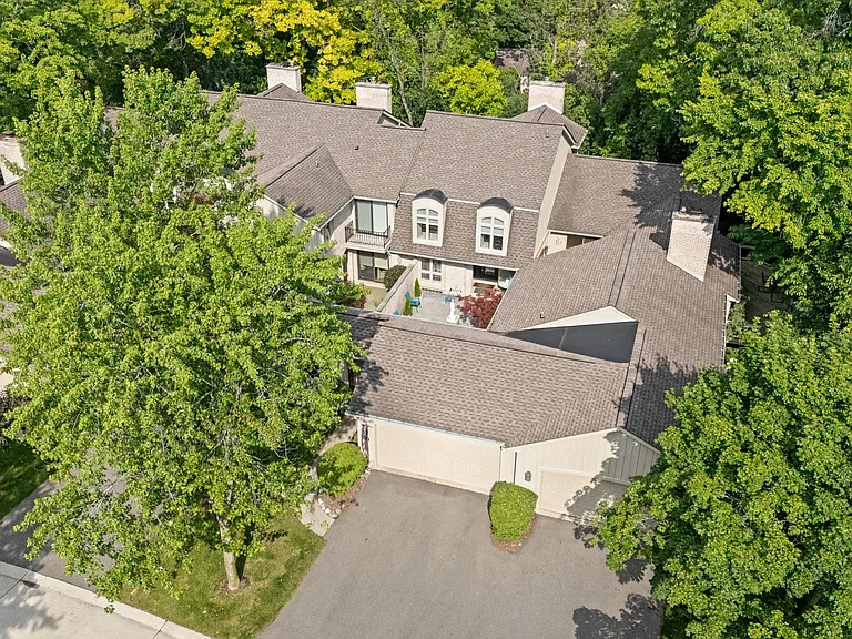 1125 Meadowglen Ct — Photo 3