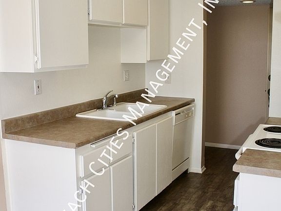 5th image of 1723 Cedar Ave Unit 211