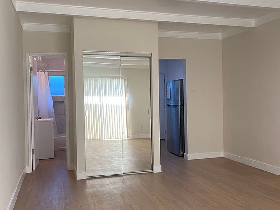 4th image of 3710 Clarington Ave #10116