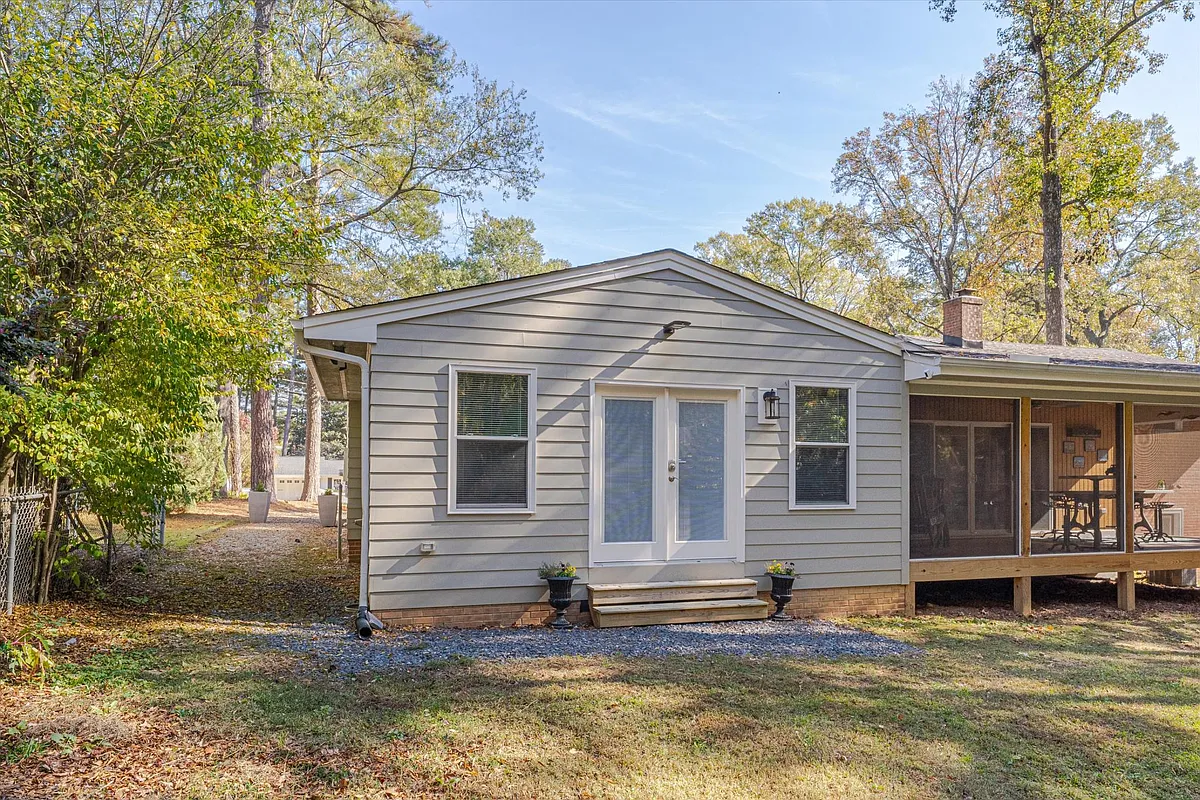 Building Photo - 824 Warren Ave #A