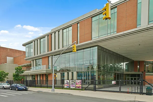 Sold by Daniel Gale Sotheby's International Realty | media 28