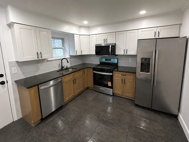 2117 E Cumberland St — Photo 11