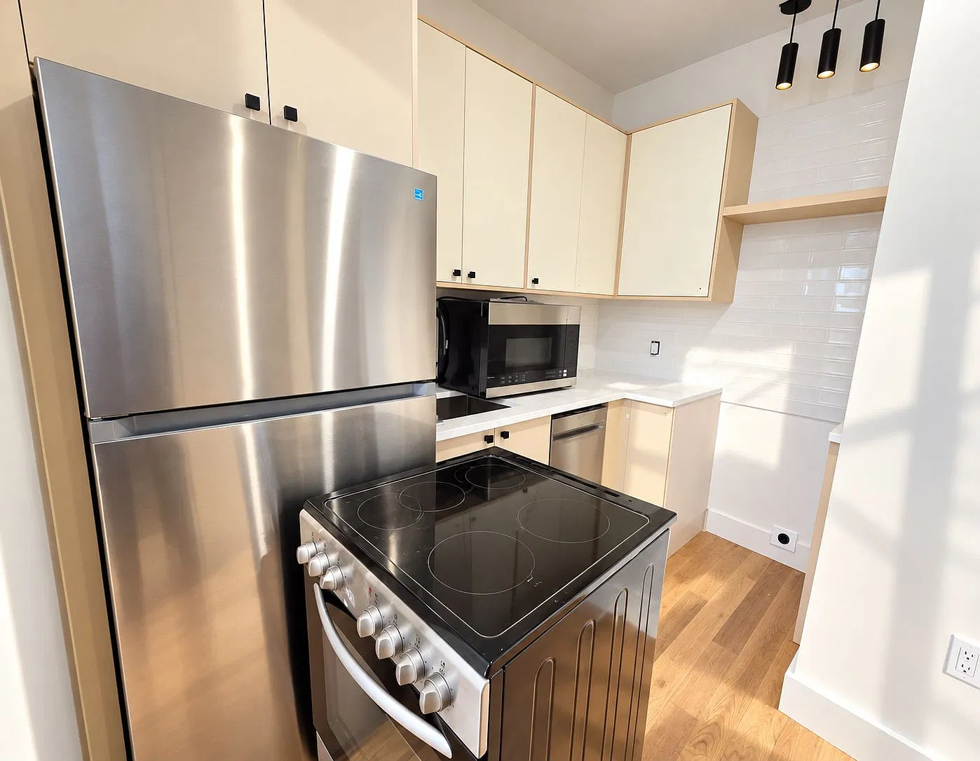 31 Woodbine Street — Photo 4