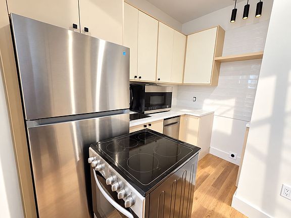 4th image of 31 Woodbine St #3F