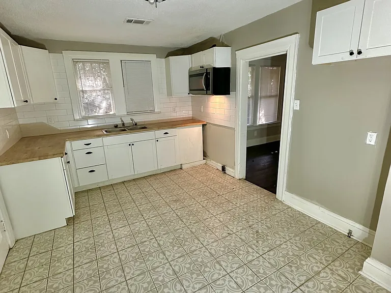 2509 Poplar St — Photo 3