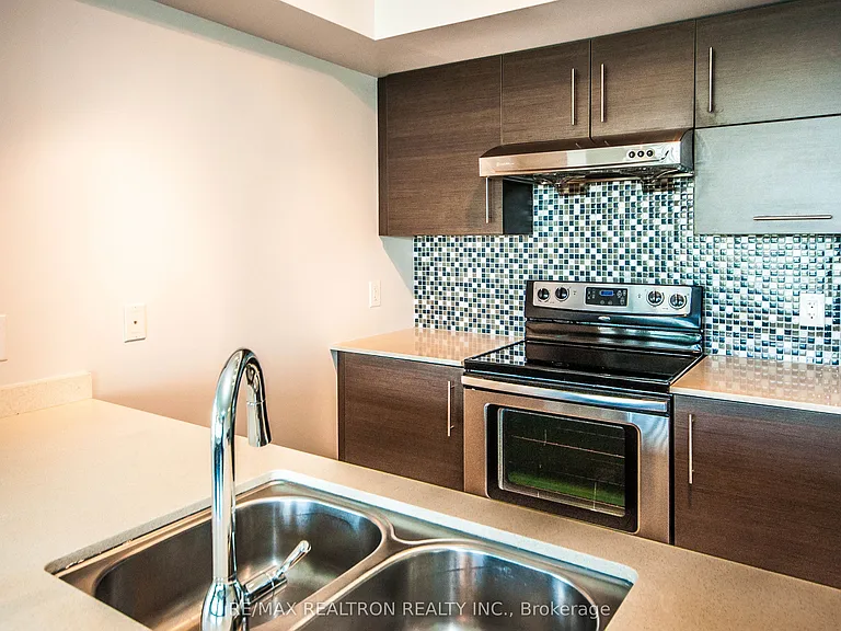 253 S Park Rd #702 — Photo 19